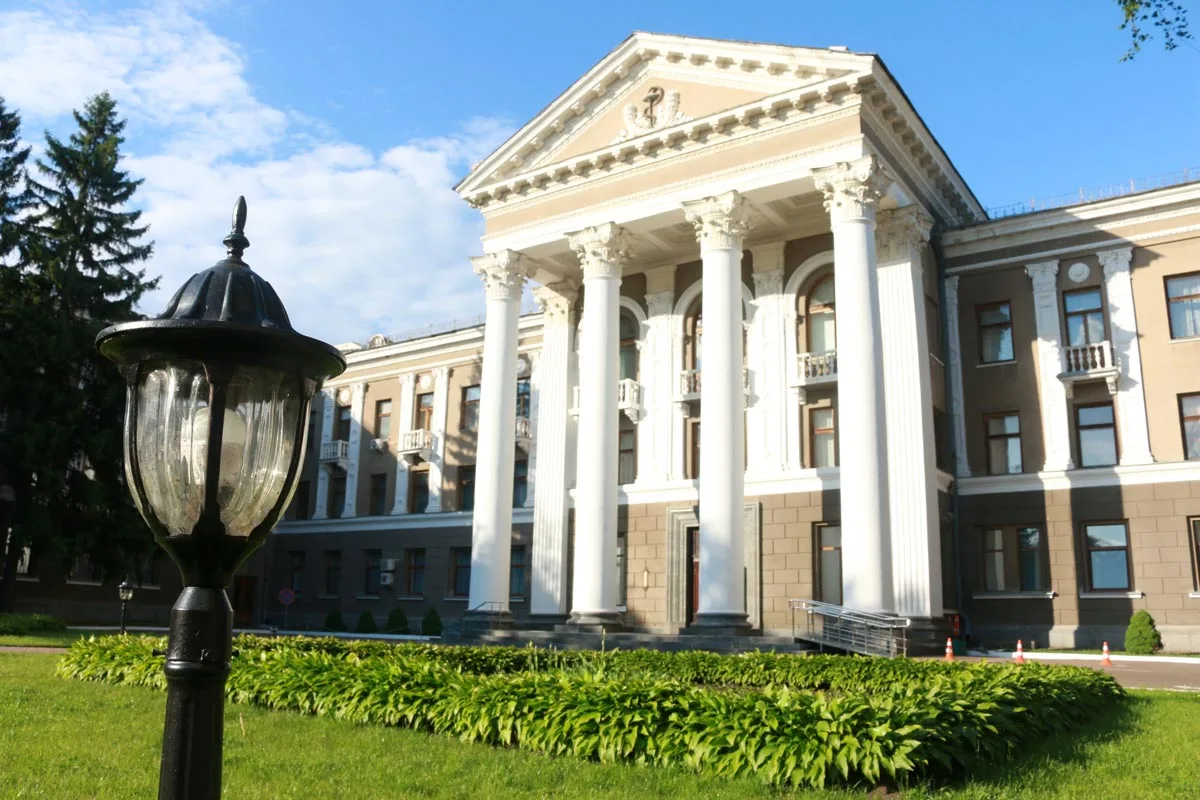 І корпус
